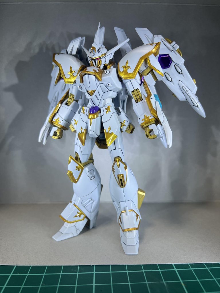 白に金とかいうゴージャス仕様、近袖はシナンジュみたいですね〜