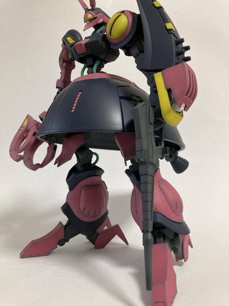 美しいプロポーションです頭のアンテナがウサ耳やリボンを連想するからか、なんとなく女性的なイメージがあります(スカートっぽいし)透明モノアイカバーを作成しました