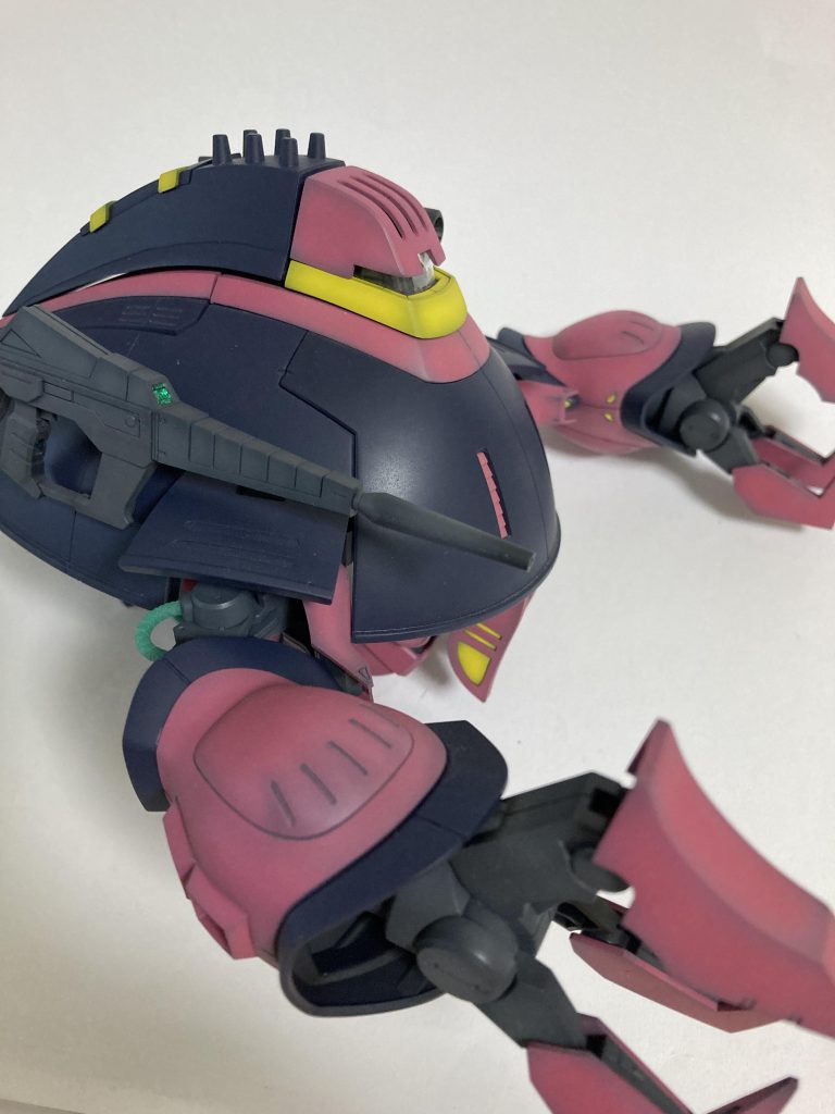 なんとも形容しがたいMA携帯ですねちょっとカワイイまであります