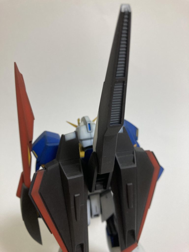 初期HGUCはスタビライザーの裏側がスカスカです…プラ板にディティールを入れて塞ぎました