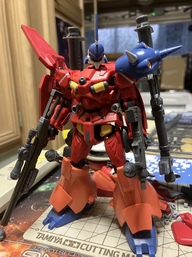 連邦制のケンプファーって事と、元の軽キャノンって事を分かりやすくする為、外装をチョバムアーマーとしてパージ出来るようにしてみました。すぐに取り外せるようにしたのは良いんですが、あまりにポロポロし過ぎて困りますw 今回またまた、まるいるかサンにカッケェデジラマ作って頂きました!良い合わせになったかと思います😆 本作品と併せてまるいるかサンのアレックス( https://gumpla.jp/hg/2495044)も是非ご覧下さい! それではここまでご覧いただき、ありがとうございました!!