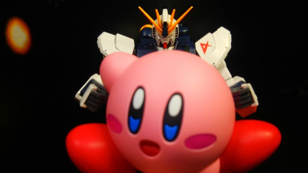 サザビーの脱出ポッドを捕えるνガンダム