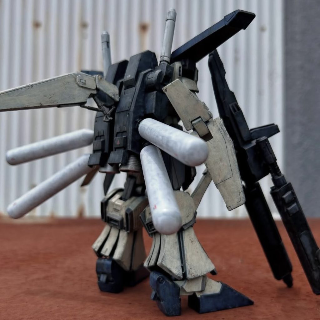 タンクとスタビライザーは必須脛部幅増し、足も少し大きく。