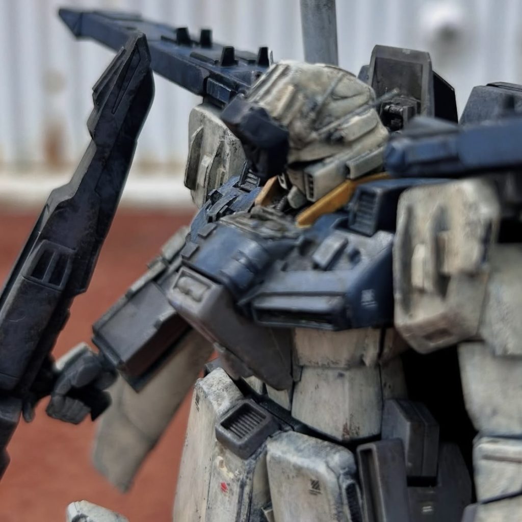 ハイメガキャノン大型化、頭部は横幅を少し詰めて前後に長く。胸部は主に前後に大きく。肩バインダー？も少し延長。