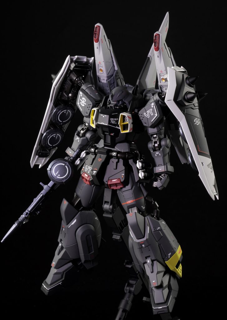 MGキット2作品目1作品目が最新キットのガンダムヴィダールだったので比較すると2019年くらい発売キットがベースなので、ディテール密度が少なく感じました。それでもHGと比べるとしっかり入っていてそのままでもカッコいいですね!