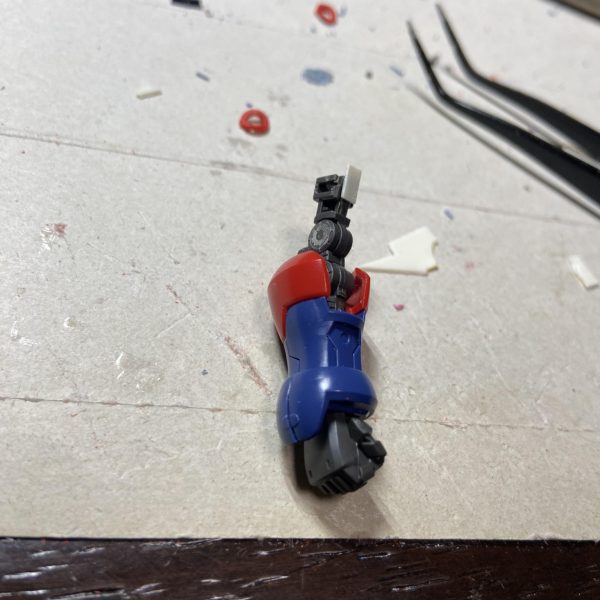 RGマスターガンダムにチャレンジしてます。相互フォローしていただいているアグニカ•カイエルの魂さんの作品に刺激を受けました！！ちょうど中古組み立て品のRGゴッドガンダムさんが格安で手に入ったので良かったです。アグニカさん云く、簡単にできますよ！との事ですが…ムズいですよ…コレ！アグニカさん！すごいです🤩 （2枚目）