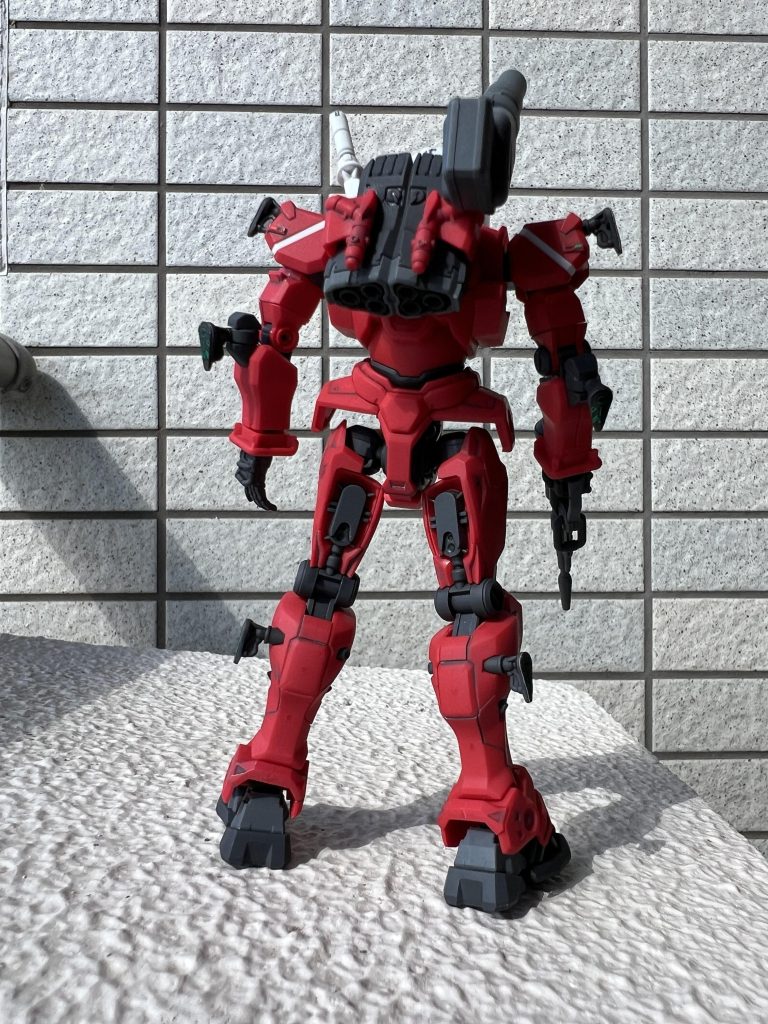 ふくらはぎ✖️2のゲート処理が大変。削りすぎるとモールドがなくってしまうので、削り過ぎないよう塩梅が難しかったです。右肘内側の部品を紛失してしまいましたʅ(◞‿◟)ʃ