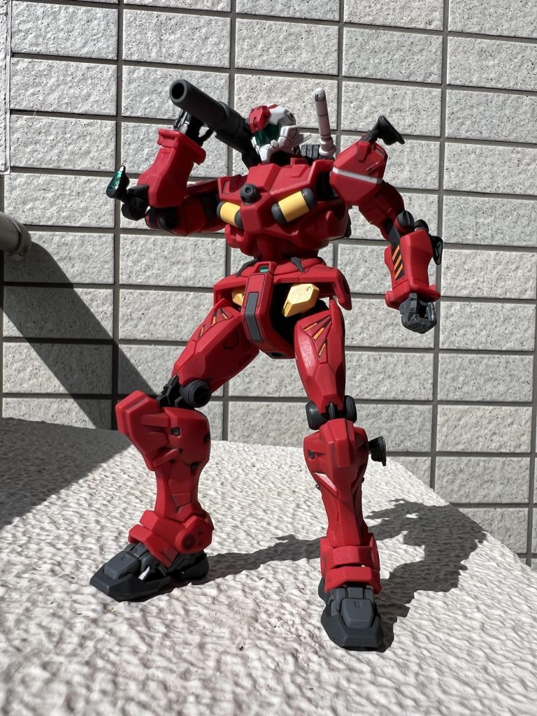 キャノンを構えて。左足首のスミ入れの拭き取りは出来てますね。