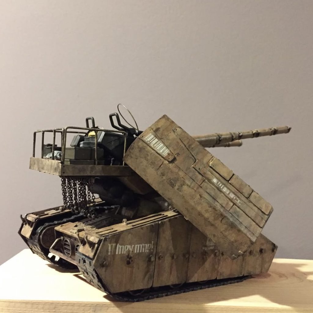 荷台と荷物、防弾用のチェーンカーテンをぶら下げて