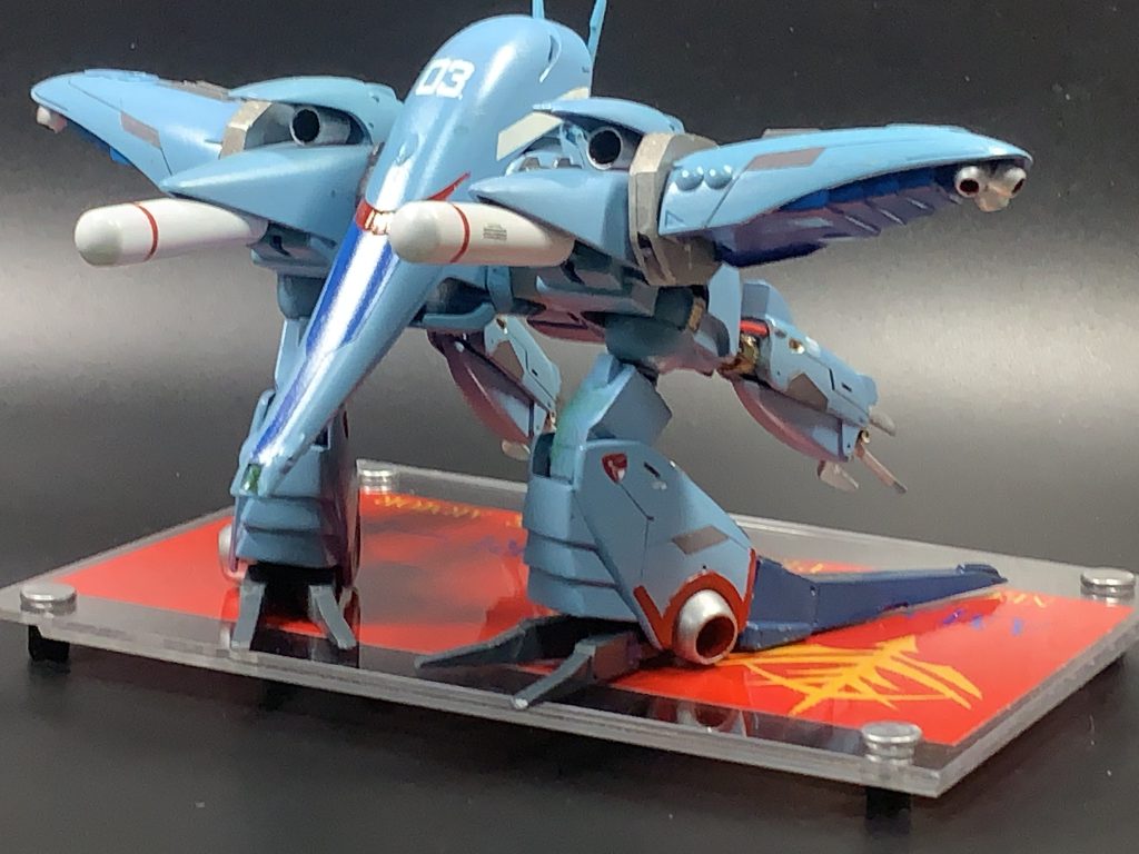 バックショット。2本のプロペラントタンクがいい味を出していますね。