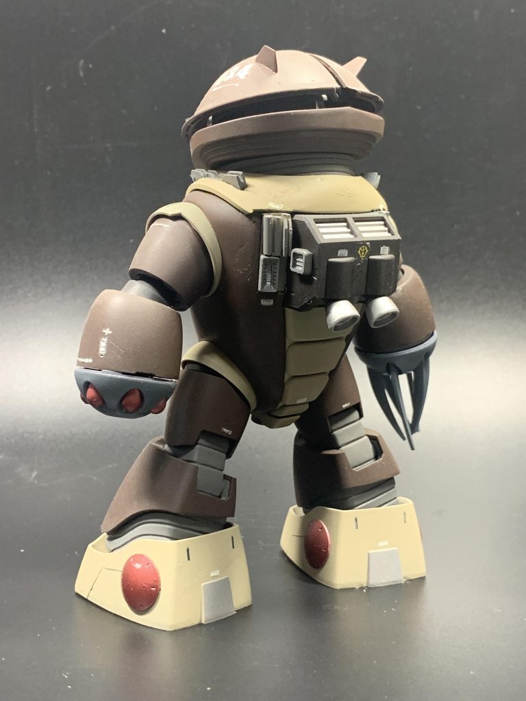 バックショット。メカニカルなディテールを追加しても無骨さは一切感じさせないこのフォルム。さすがモビルスーツ界随一の癒し系ですね。