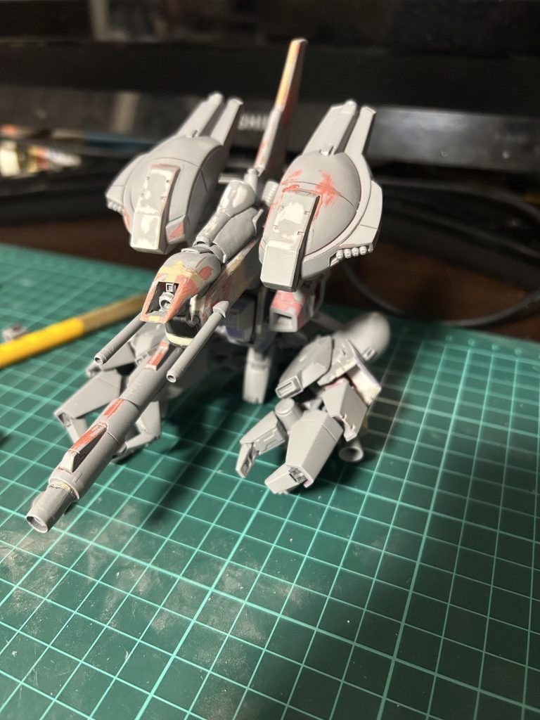 サフ吹きとやすりがけは初めて3回やりました。昔作っていた時よりは丁寧にやれました。