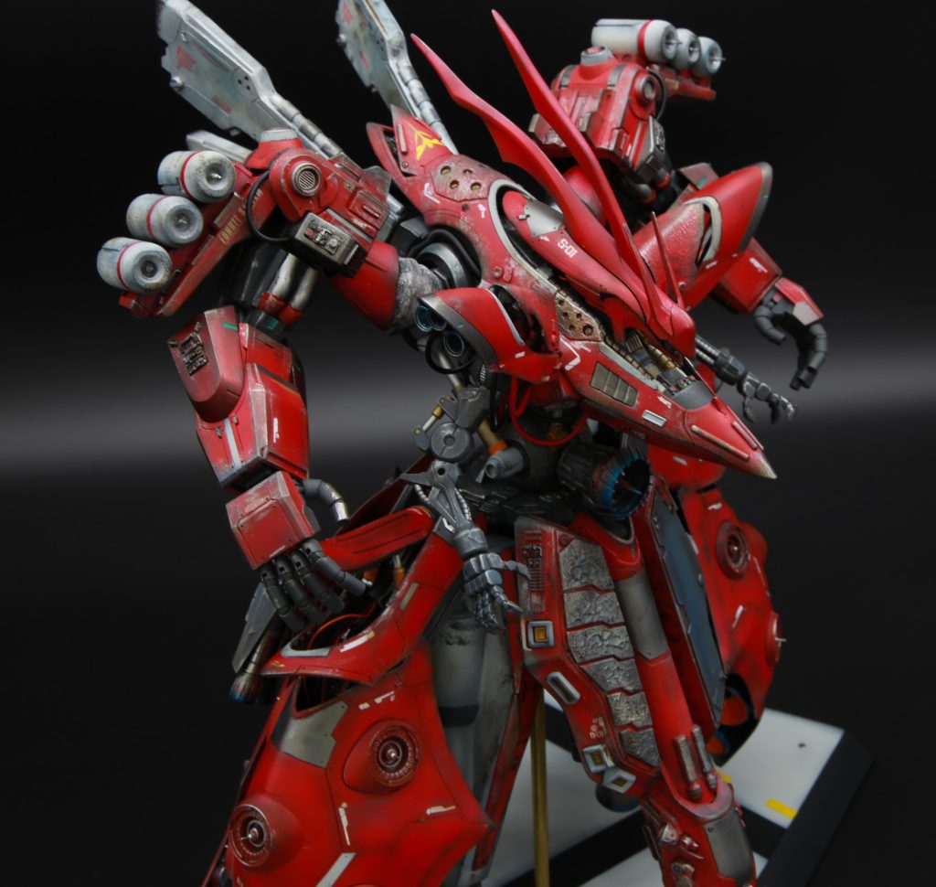 ファンネルはナイチンゲールのプロペラントタンクをぶった切ってパテで整形2本目のツノはプラ板でスクラッチ