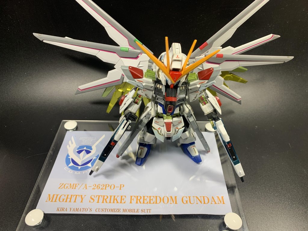 上部からのショット。上からですとSD特有の短足具合が目立ちますね。(zaku-kao4)