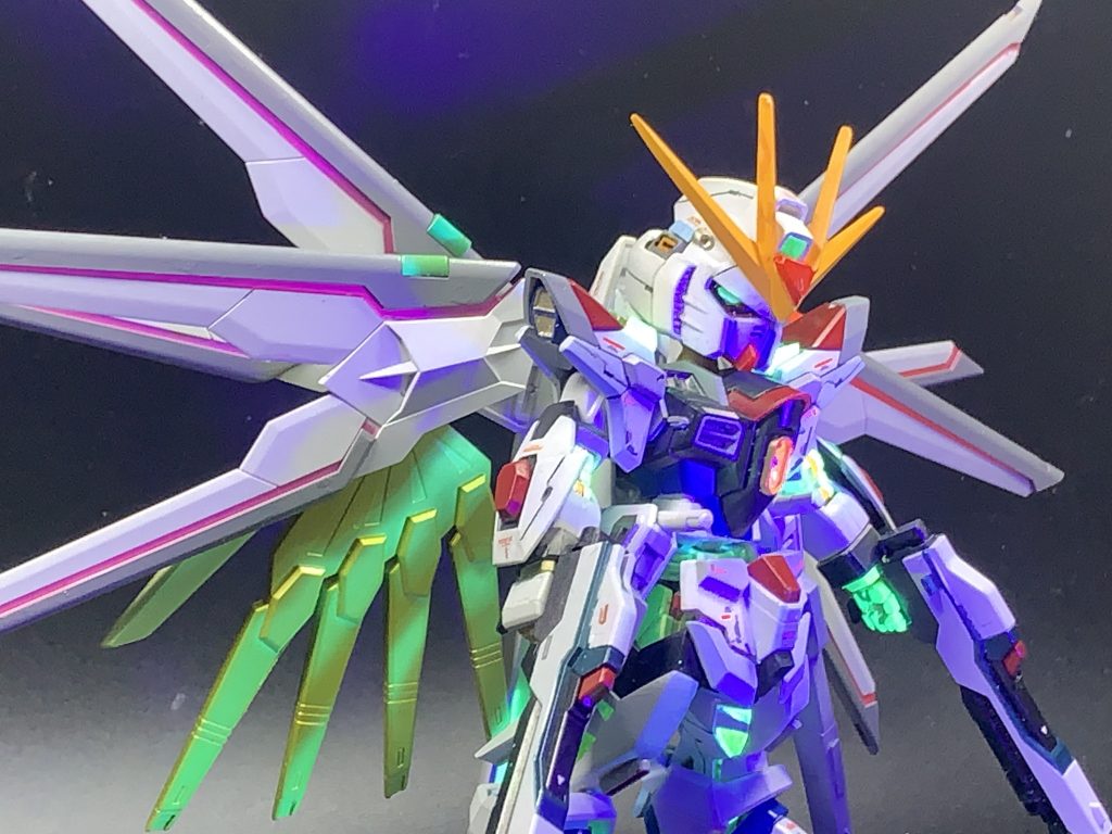 再びUVライトを使って光らせてみました。この観音様の様な神々しさに思わず拝みそうになってしまうのは私だけ?(zaku-kao8)