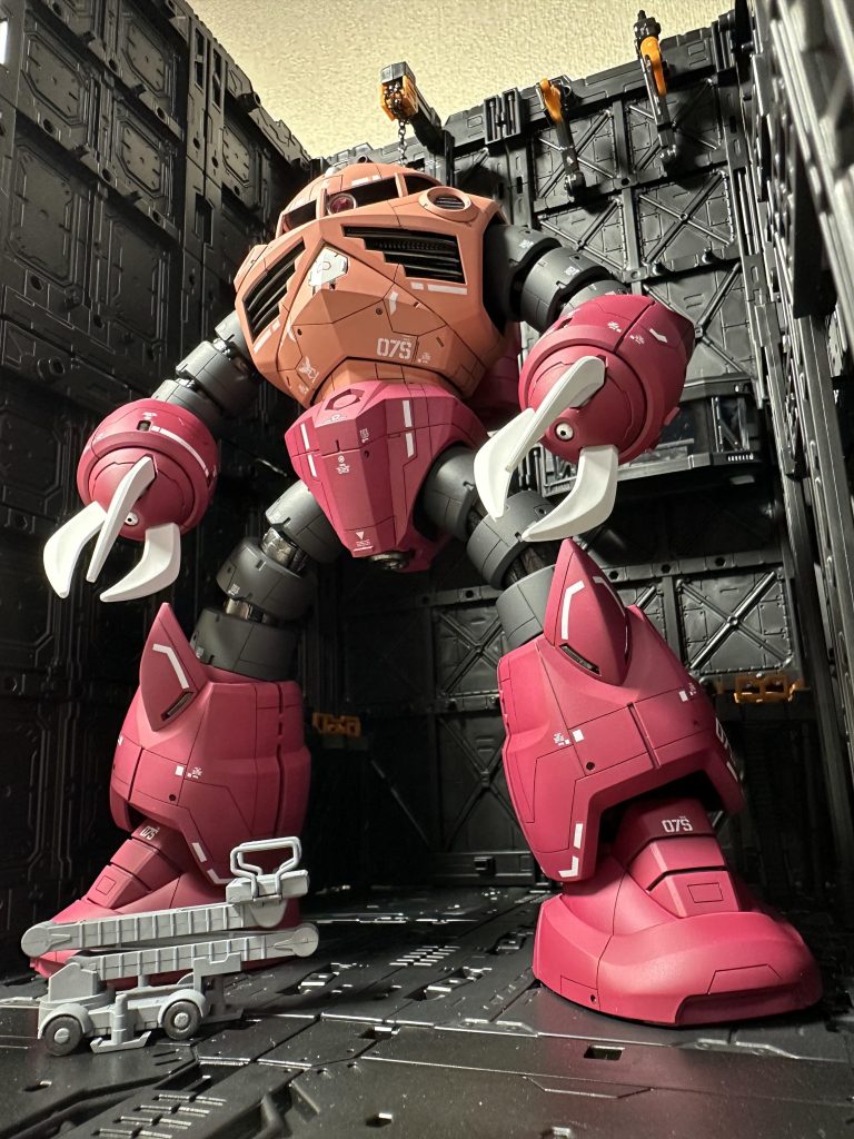 ポーズ付けて撮りたいのですが塗装剥がれやパーツポロリが怖くてできず（涙）