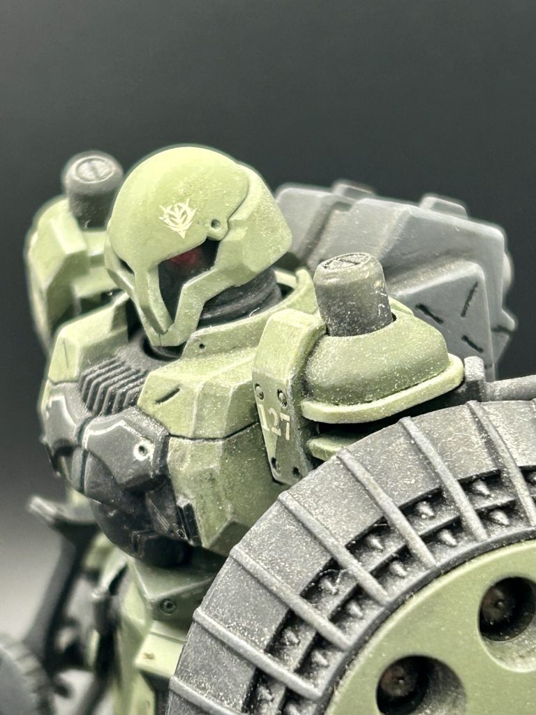 額のエンブレムが掠れているのがチャームポイントのつもりでした。過去作をあと1、2個はどこかで投稿しようと思っています。次の作品は二つ作っていて、片方は微改造で塗装して完成、もう片方はがっつり弄っているのでまだ時間がかかりそうです。