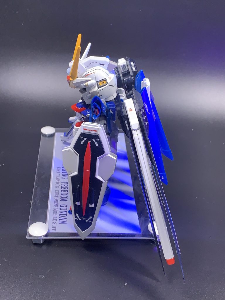 サイドショット。頭部バルカンの空薬莢射出口はアピールポイントとしてかなり大型化しています。