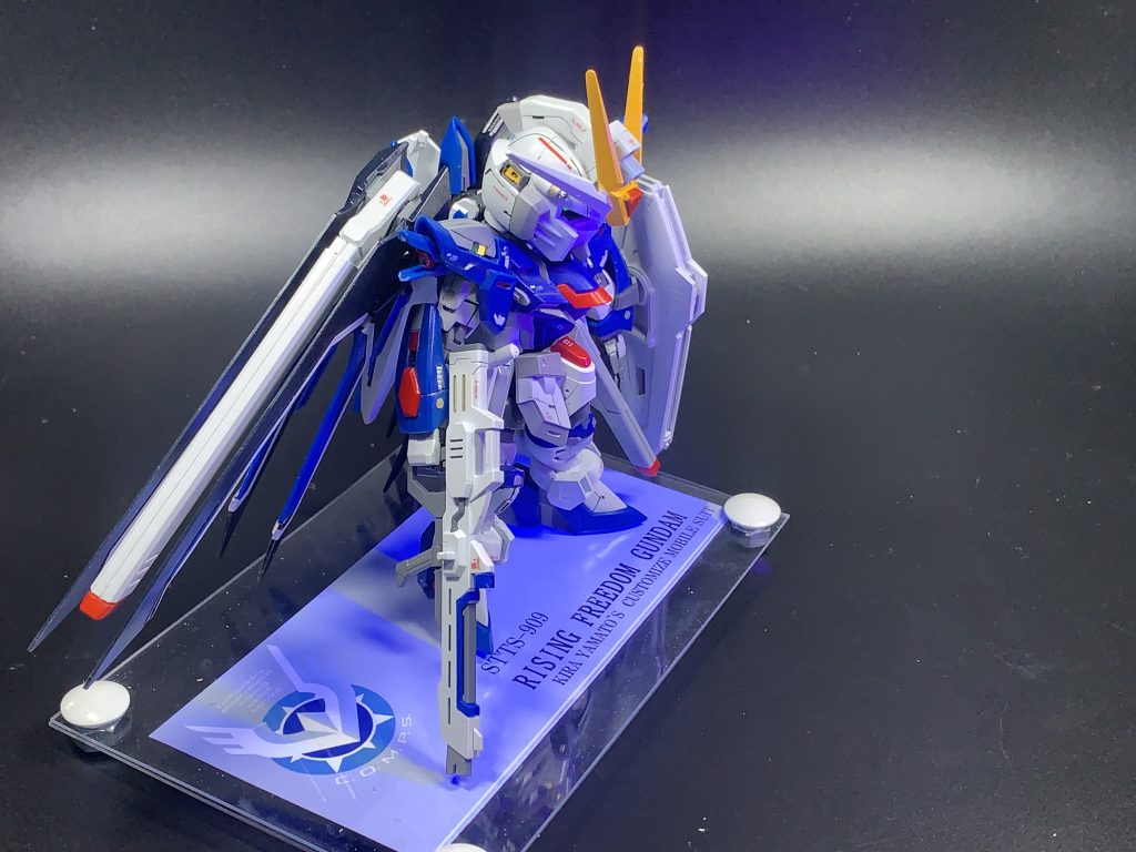 反対側からのサイドショット。ビームライフルがデカく感じますね(gundam-kao5)。