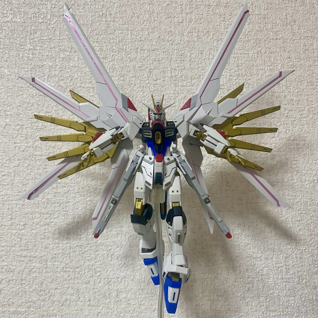 部分塗装、墨入れ、若干のヤスリがけや穴あけ等して、つや消ししてみました。制作時間約30時間、初心者みたいな者は余計に時間かかりました😅ゴールドは百均の【金の筆ペン】です。笑塗りやすくいい色でした。カルラもこの筆ペンで作ってみます🫡