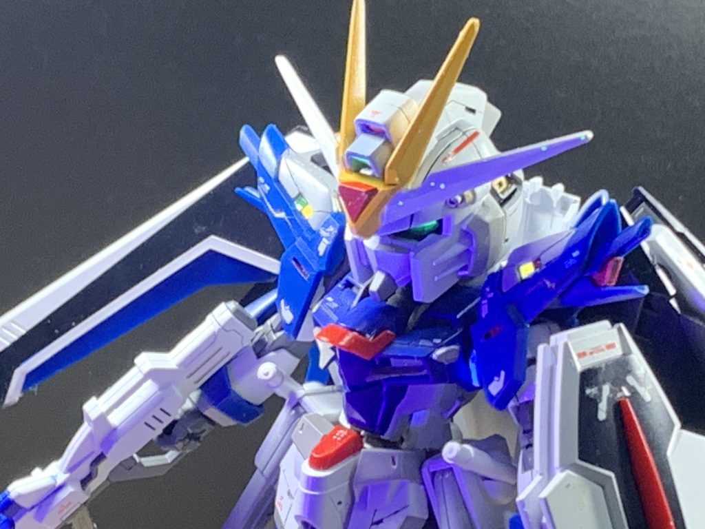 顔のアップ。フリーダムガンダムの系譜であるライジングフリーダムガンダムはやはりカッコいい‼️