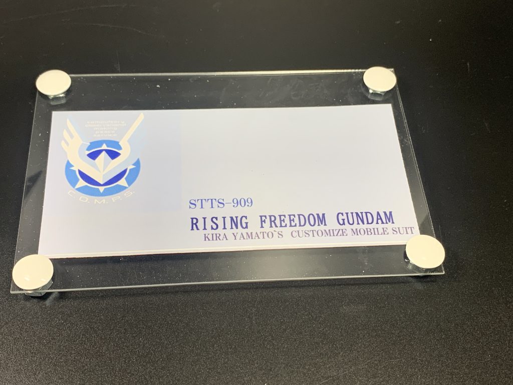 自作の台座。百均とホームセンターで材料を揃えました。