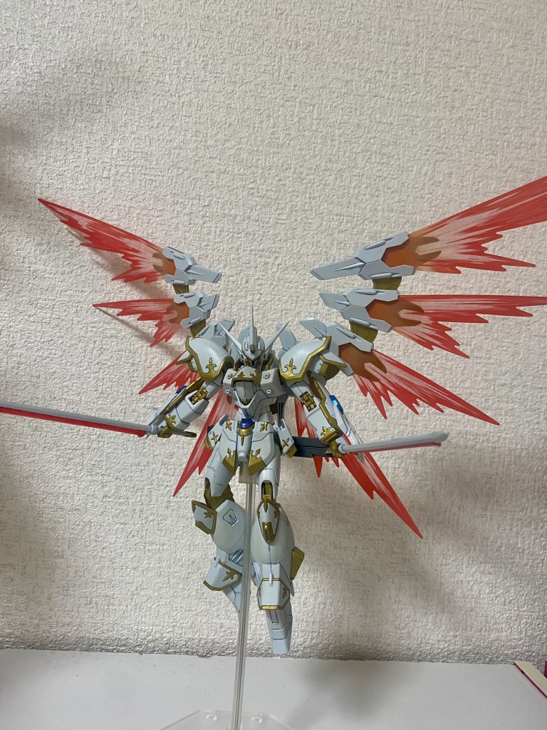 下手くそですが筋彫り、部分塗装、穴あけ、艶消しで仕上げました。うっすらと全体的にぼかし塗装も試してみました。  