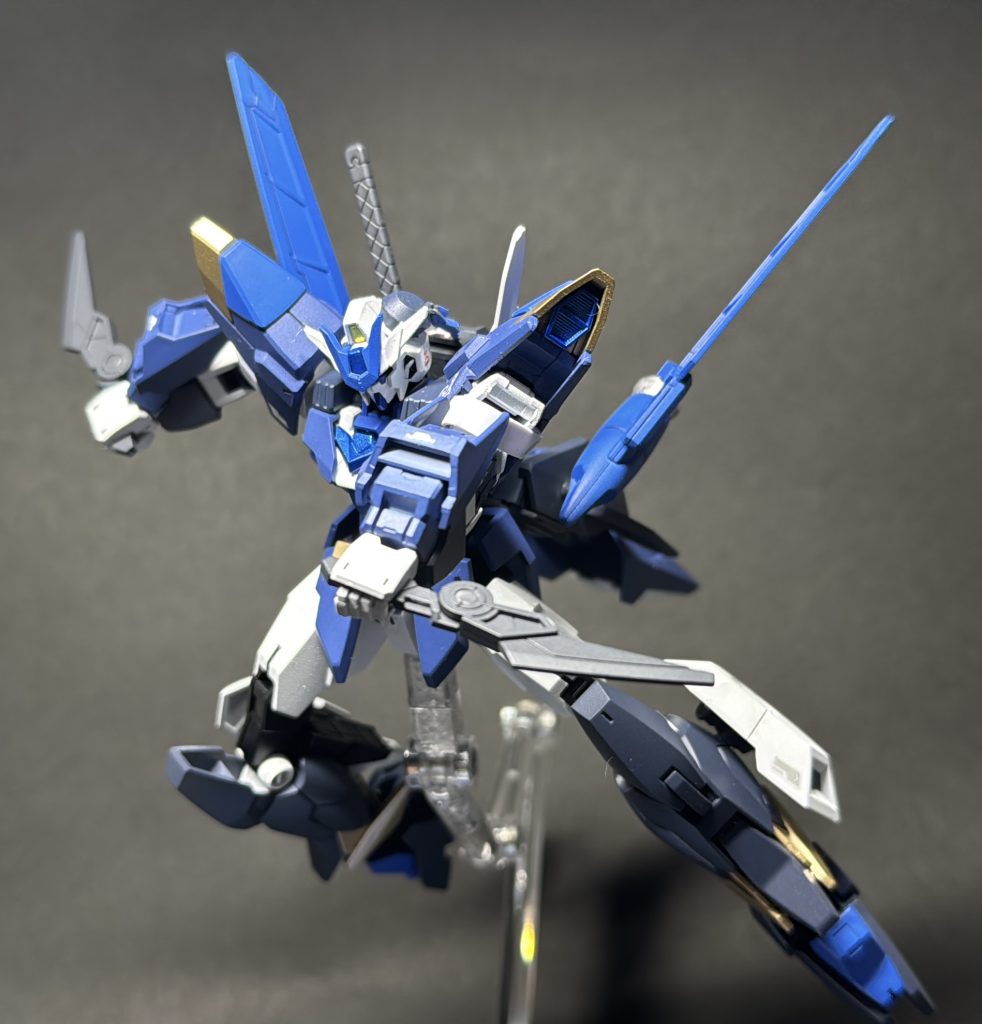 近接戦闘用短刀『ドルフィンフューク』近接戦闘用の小型刀ビームサーベルや隻狼で攻撃できない間合いで使用できたり投擲武器として使用できるドルフィンフュークとは外国語で『イルカの尾鰭』の事