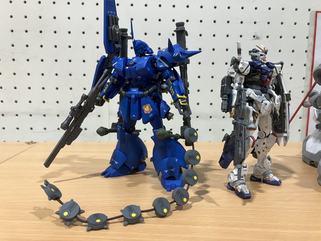 〜追記。先日、札幌にて交流会があったのでまるいるかサンの作品と並べてみました。見立てでも、おお!となるので本家のアレックスとケンプファーはやはり最高峰のMSかと思います🙂↕️