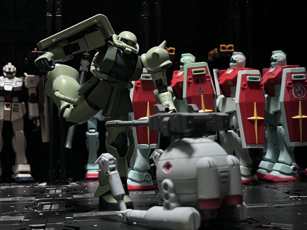 劇中で蹴り飛ばされてだけど無理じゃねぇかな？やったらザグの足もげそうだけど