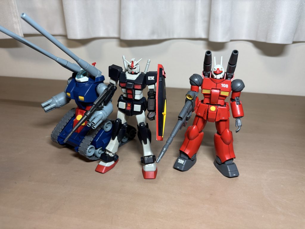 最後に、実際に展示した機体で。ガンキャノンはこの前投稿したヤツ。ガンタンクはジャンク品にスミ入れ+艶消し吹いたヤツ。ガンタンクの肩アーマーは元々入ってなかったんで「こういう仕様」で通してます。