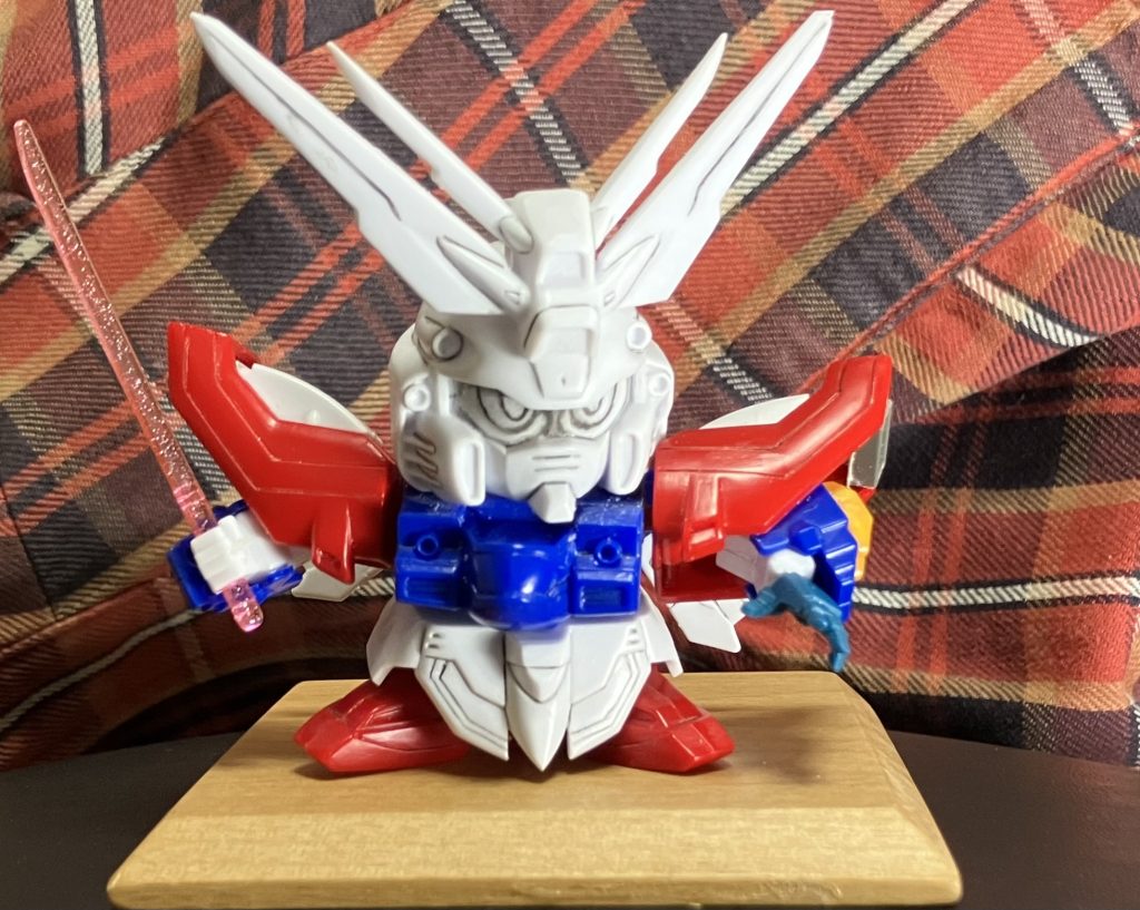 この時点では肩に市販のスラスターを突っ込んでいますが、途中でヤメました。