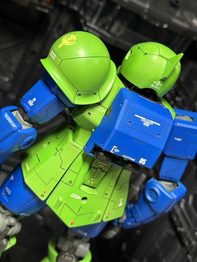 球形の肩アーマースジ彫りは引けるライン探すのに苦労したぶん思い出深い（笑）腰周りのスジ彫り多すぎですね（汗）