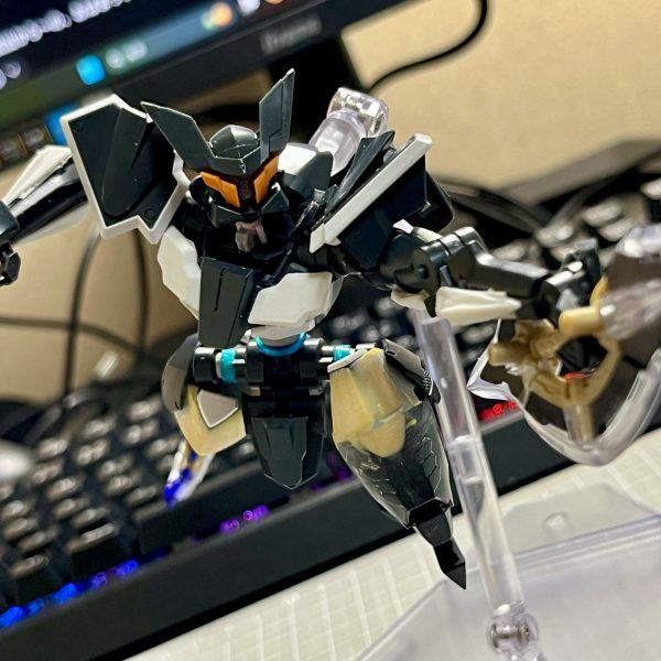 現在、GNフラッグをベースに魔改造しています。今回はBlenderで一部のパーツを3Dモデリングし、新たに導入した3Dプリンター(FDM式)を使用して制作していきます。色々悩みながらじっくり制作していくため、制作期間は長めになると思います。詳しい制作状況に関してはX(旧Twitter)にて投稿しています。（6枚目）