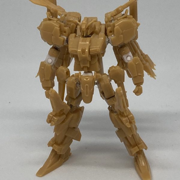 ガンダムアーティファクトのEX-Sガンダムの可動化に挑戦中です。肩の可動が一番の難所でした。（1枚目）