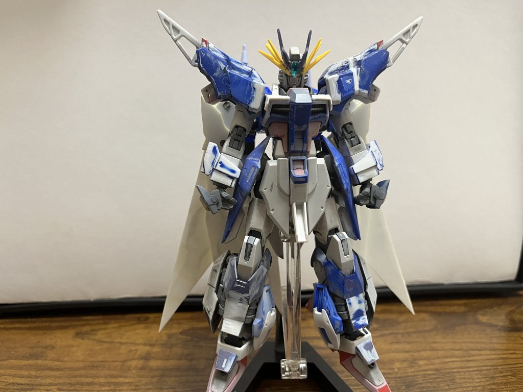 塗装前のものです。肩を最初の状態のようなインパルスとデスティニーを組み合わせた形にしたのが個人的なポイントです。