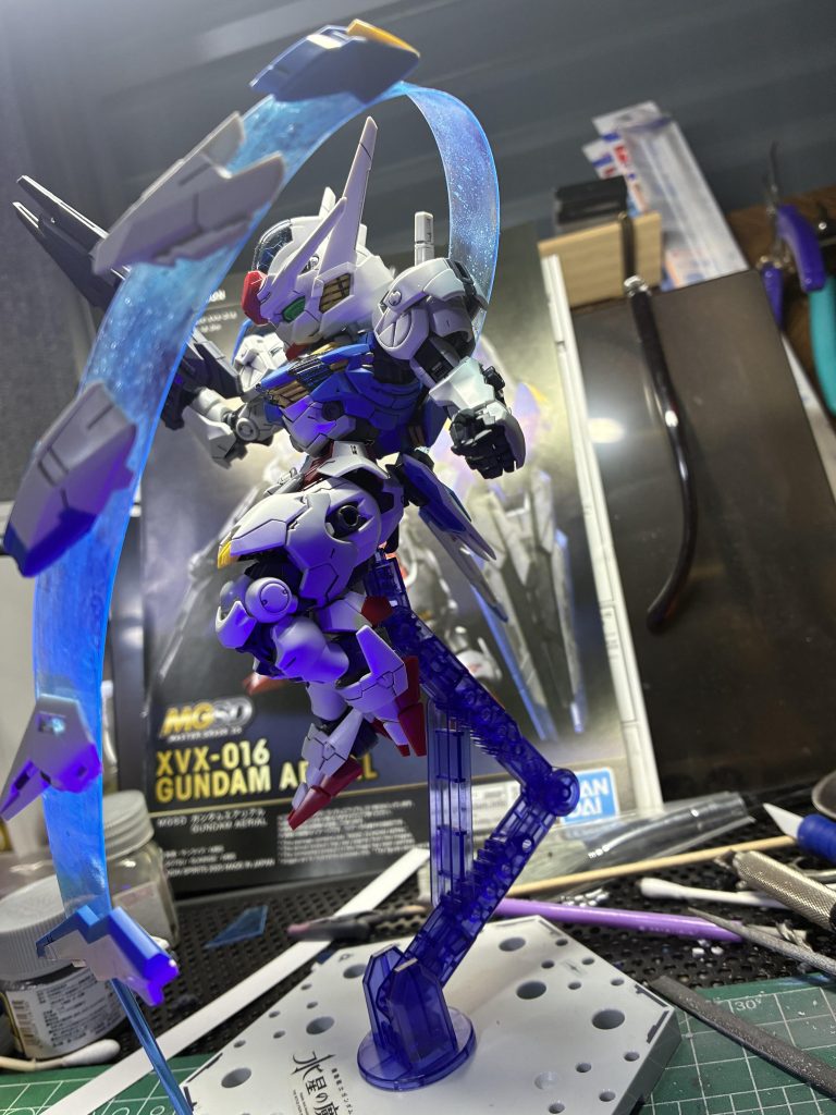 プラ板が思ったよか曲がらなくて、ランナー片で固定しました。