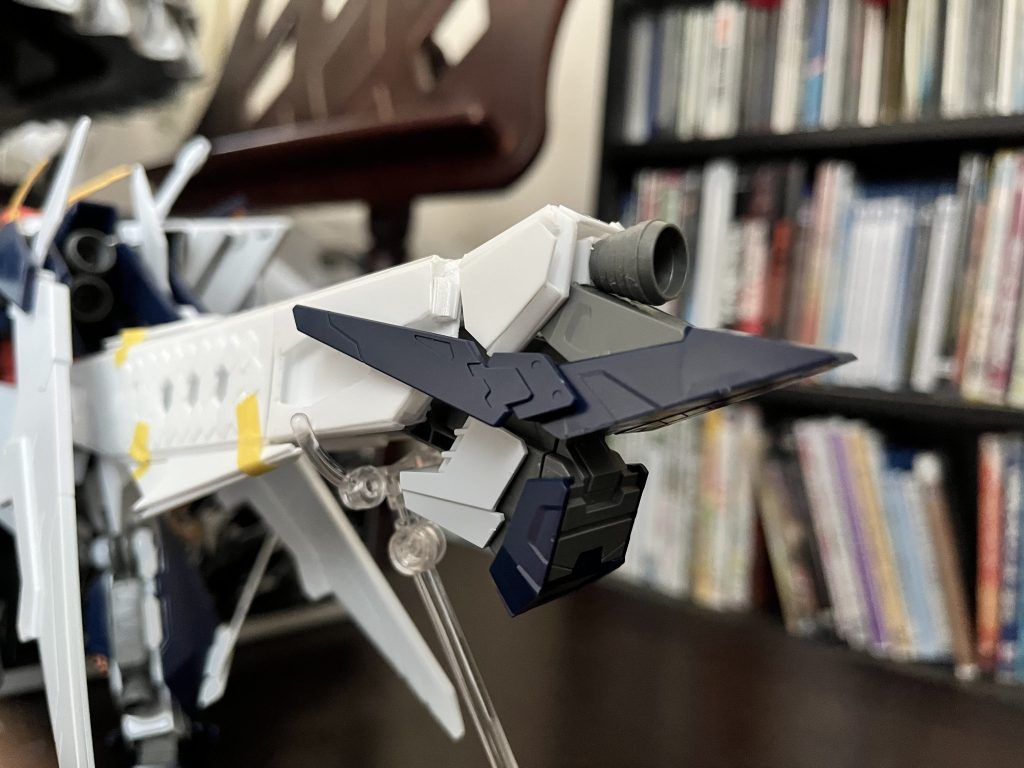 ミサイルポットは跳ね上がり足先は変形します。