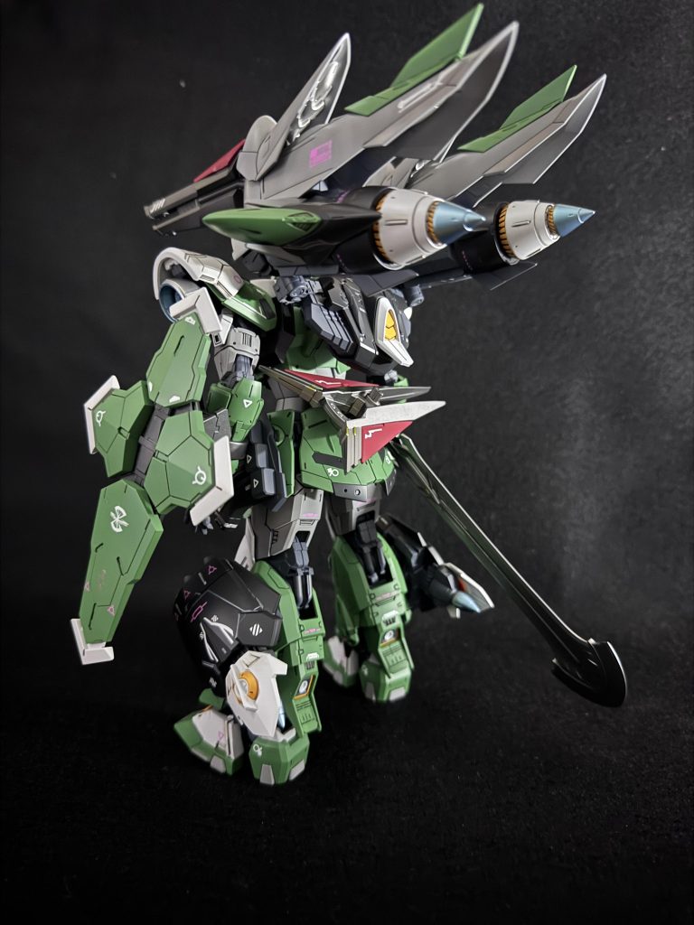 後ろはこんな感じです。盾を持たせたいなと思い、ペギルベンデの盾を持ってきましたが、ちょっと小さかった😓