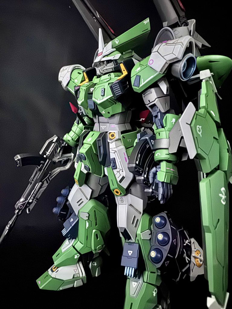 ポージングが苦手なので、地味な素立ちばかりですみません。