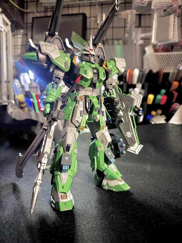 肩アーマーにバーニア付けました。目ん玉付けました。