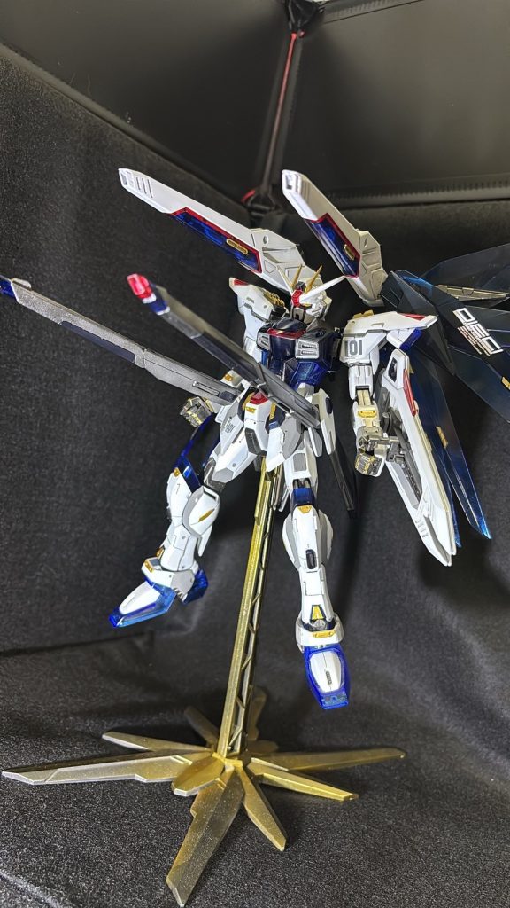 一番くじB賞フリーダムガンダム[ソリッドクリア]–5枚目/制作者：初心シャア