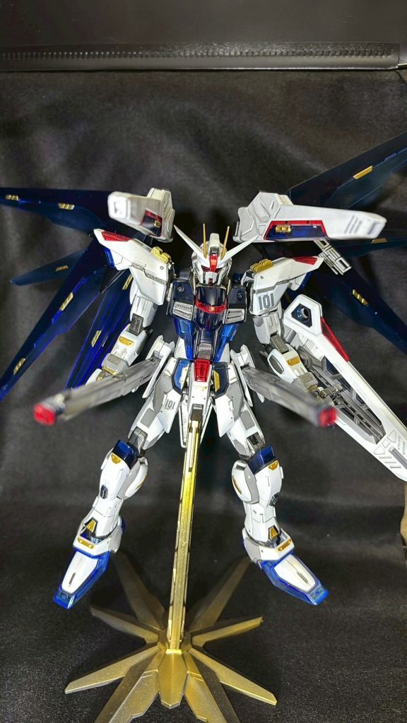 一番くじB賞フリーダムガンダム[ソリッドクリア]–2枚目/制作者：初心シャア