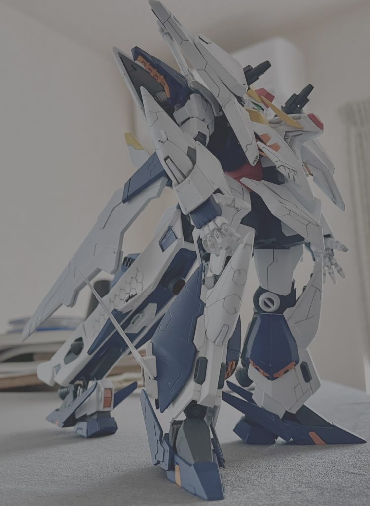 デカール、墨入れ前です。ティターンズブルーの塗料は永遠に発売して欲しい