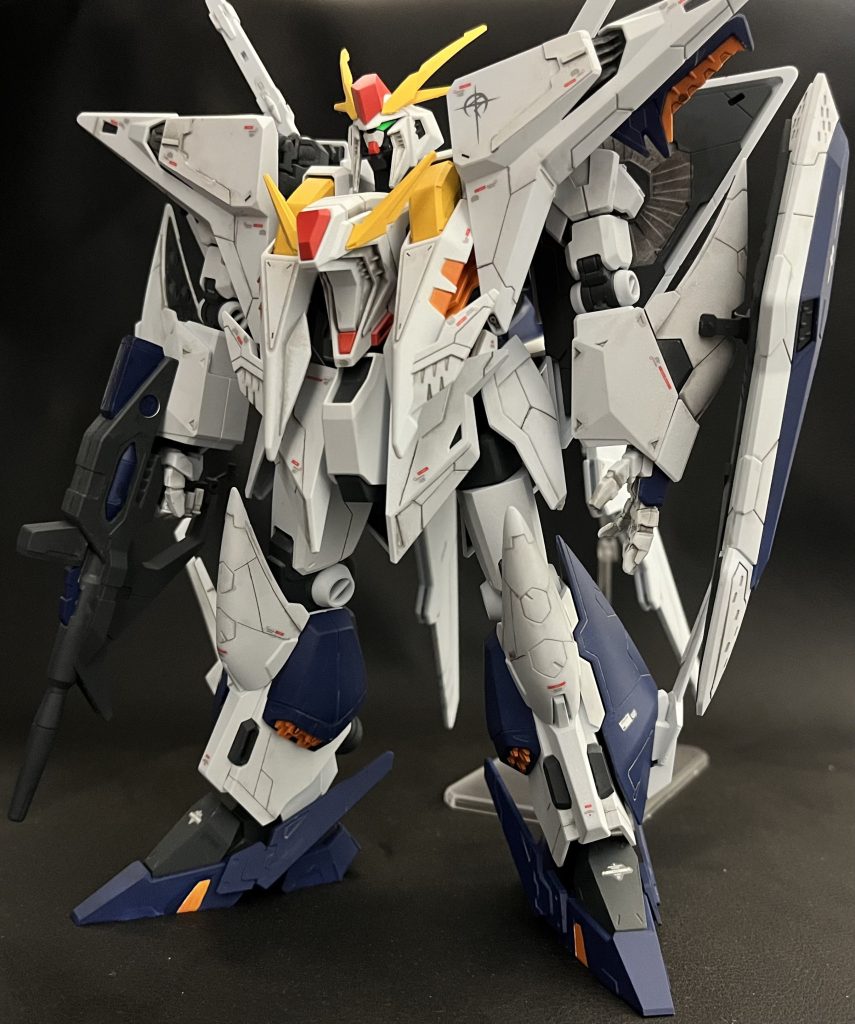 本体は腰と脚を延長しました。スジボリとプラ板加工にデカール貼りの基本改修レベルです。塗装はガンダムカラーのガンダムホワイトとエアリアルホワイトのブレンド、ガンダムイエローとオレンジ色にはプロトタイプイエローをちょっとマシにティターンズブルーです。写真今ひとつなので撮影し直すかも