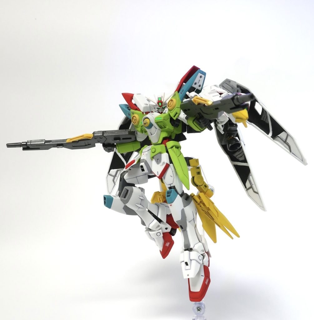 ツインバスターライフルを構えて。翼がよく動いて表情付けがしやすいです