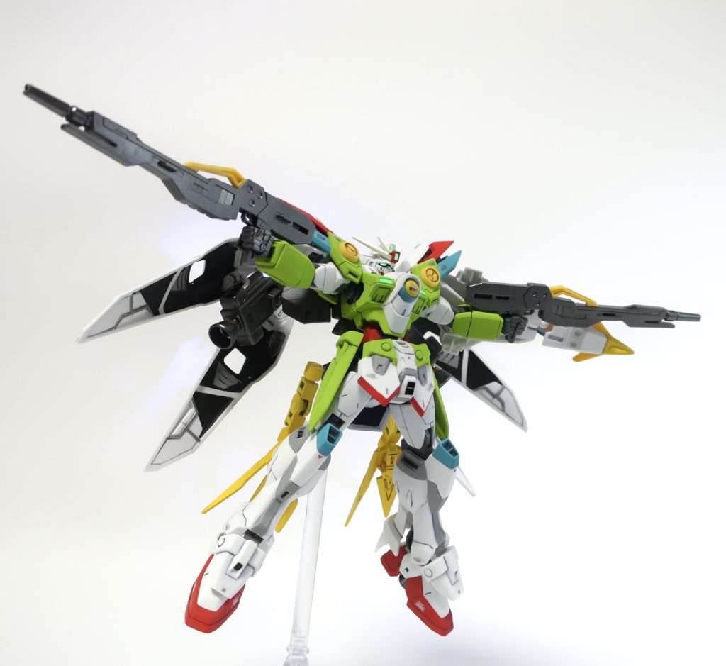 かれこれ10年以上前のキットですが今目線で見ても充分良くできてます。強いて言えば・肩周りの可動が狭くライフルを前側で構えにくい・爪先の可動が欲しかったくらい。このへんはRGで大幅にアップデートされてるでしょう
