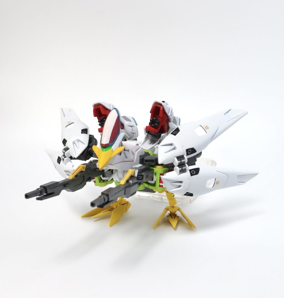 ダック形態。スバルといえばやはりアヒルなので、これをやるためにシールドに可動ギミックを入れました。