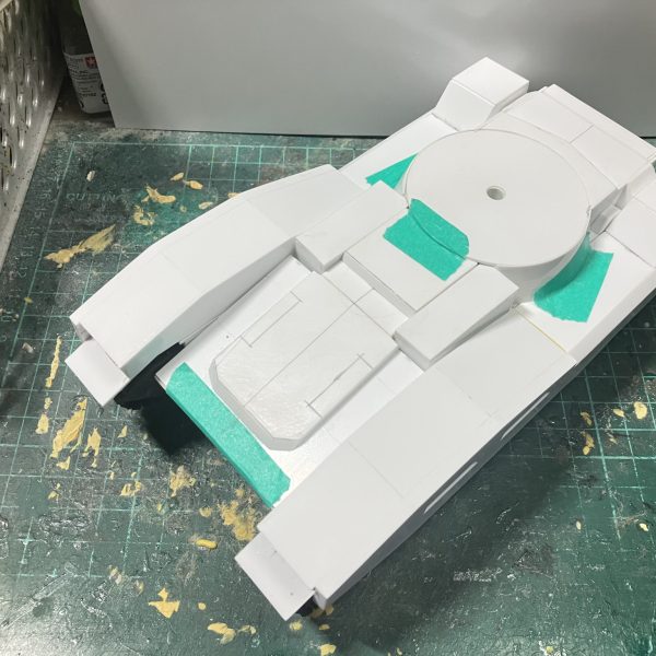 1/48 戦車　製作13〜16日目キャタピラ側面の装甲を取り付けて、リアハッチやその周りをやり、それにともない砲塔を幅増し延長して調整しましたやる事は沢山ありますが、全体で50%位完成おおまかなシルエットは出来ました♪(//∇//)調整しつつ、各部のディテールアップをしていきます♪  （5枚目）