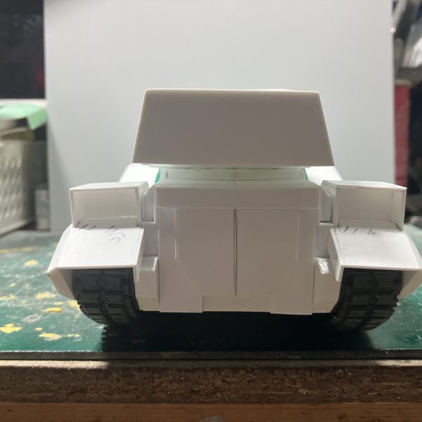 1/48 戦車　製作13〜16日目キャタピラ側面の装甲を取り付けて、リアハッチやその周りをやり、それにともない砲塔を幅増し延長して調整しましたやる事は沢山ありますが、全体で50%位完成おおまかなシルエットは出来ました♪(//∇//)調整しつつ、各部のディテールアップをしていきます♪  （4枚目）